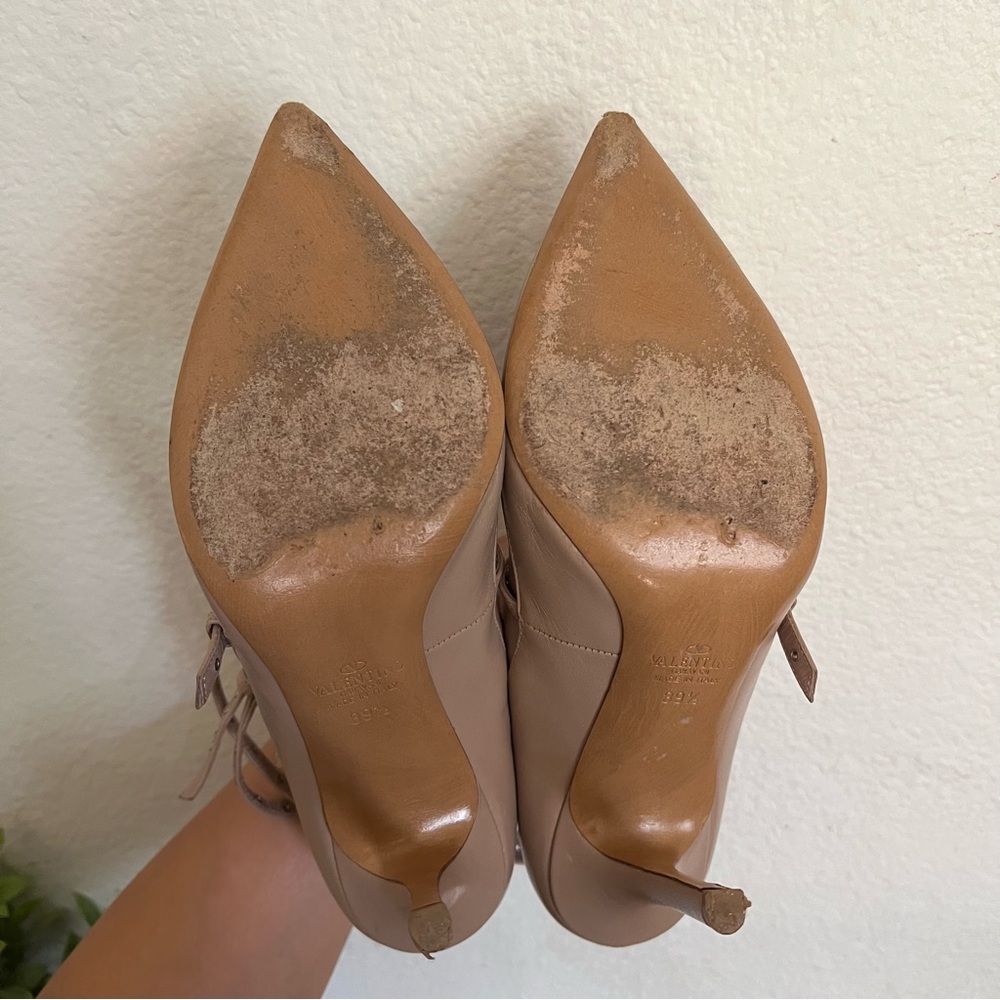 Valentino Garavani Nude Heels - Picture 12 of 16